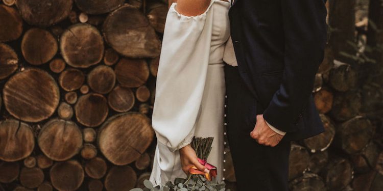 RELAXED & DIY SUMMER NIGHT’S DREAM WOODLAND WEDDING